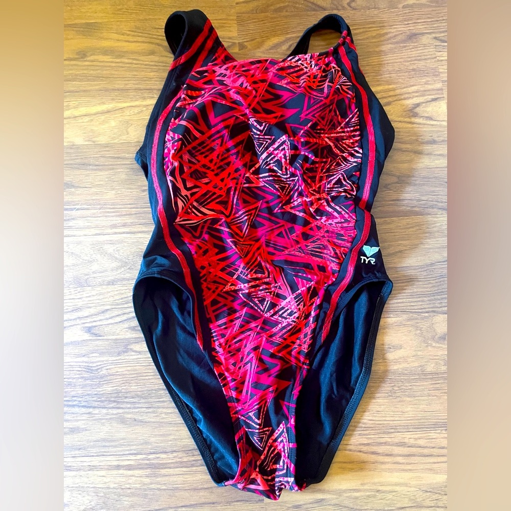 TYR Dynamic Red and Black Swimwear